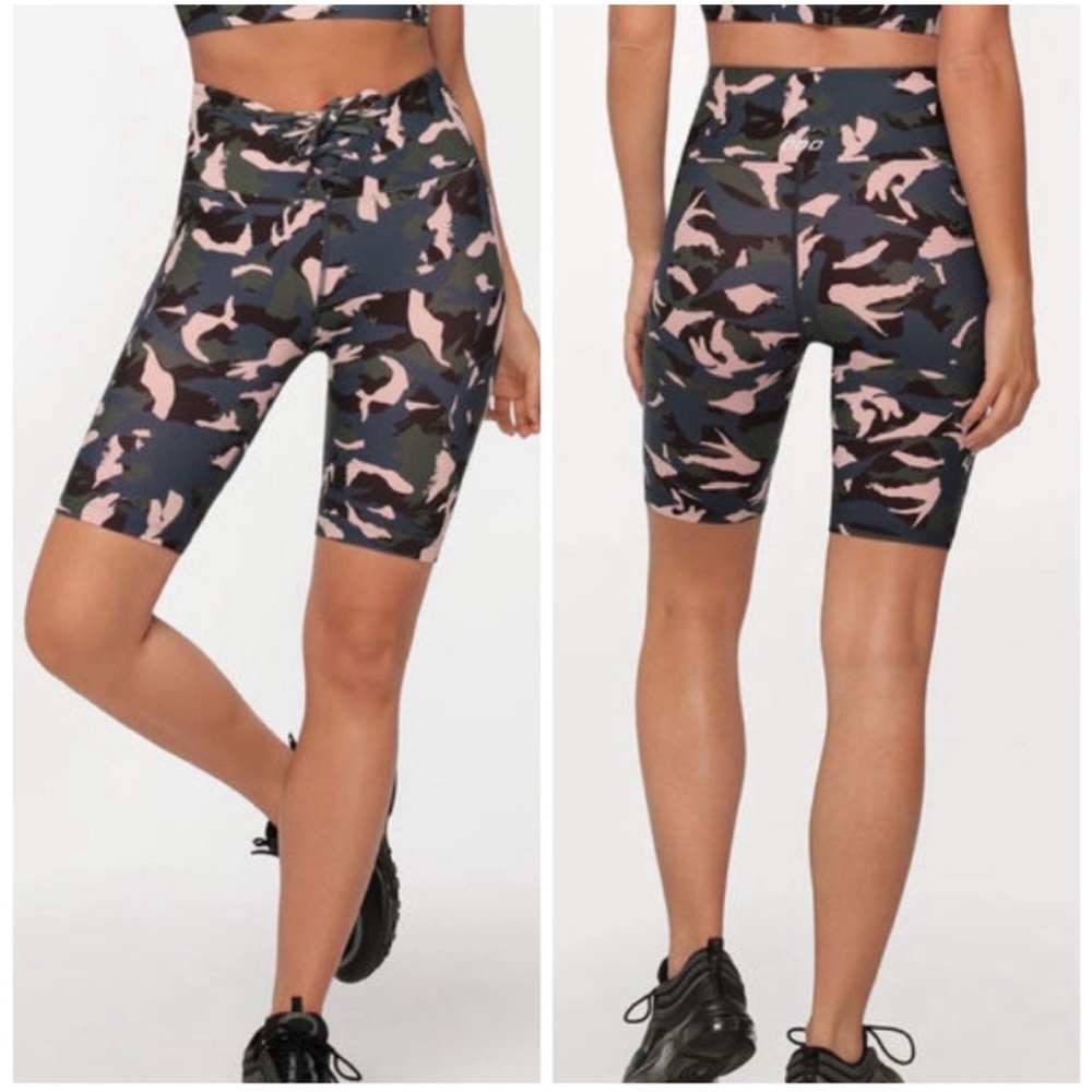 Lorna Jane off duty camo lace up bike shorts size S